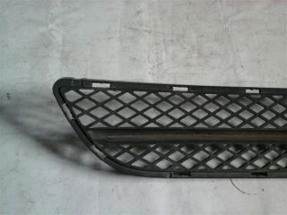 bontott BMW 3 E90 Első Lökhárító Alsó Középső Díszrács