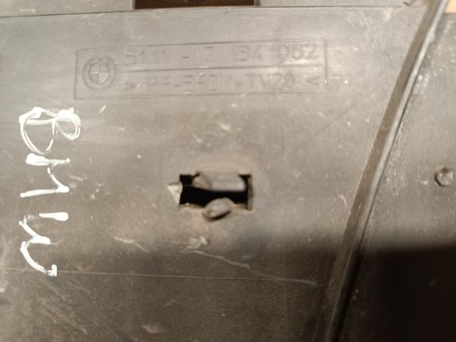 bontott BMW 3 E90 Első Lökhárító Jobb Díszrács