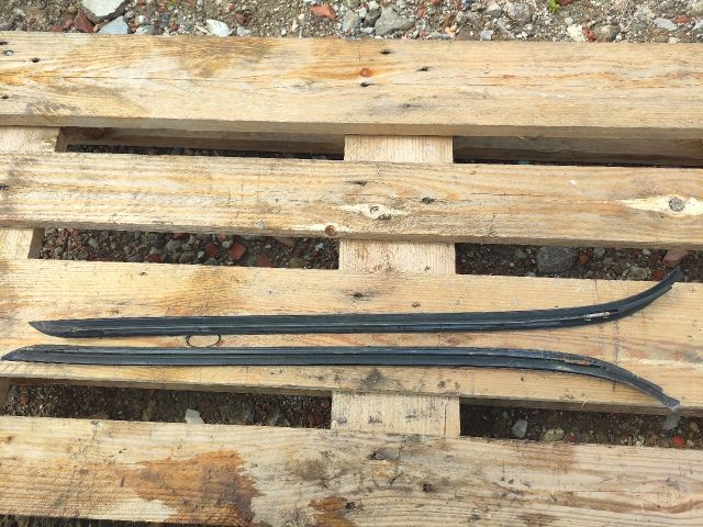 bontott BMW 3 E90 Első Szélvédő Jobb Díszléc