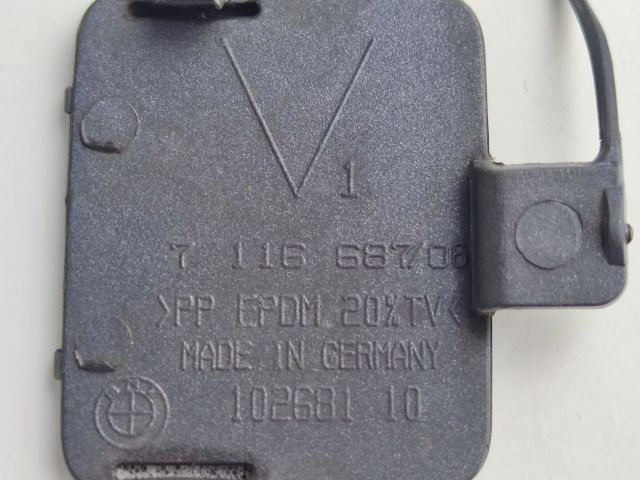 bontott BMW 3 E90 Első Vonószem Burkolat