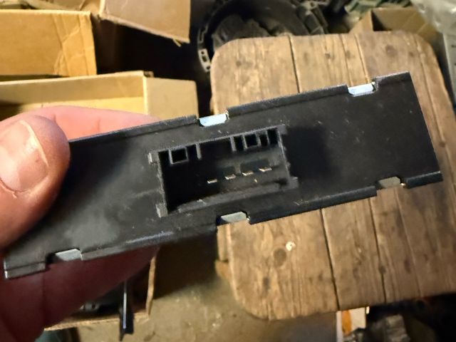 bontott BMW 3 E90 Feszültségszabályzó