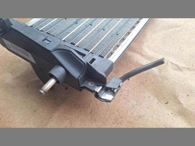 bontott BMW 3 E90 Fűtőradiátor (Elektromos)