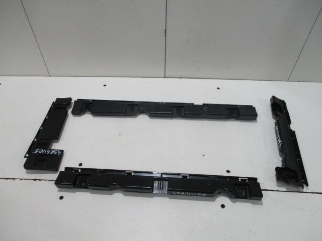 bontott BMW 3 E90 Hátsó középső Lökhárító Tartó (Műanyag)