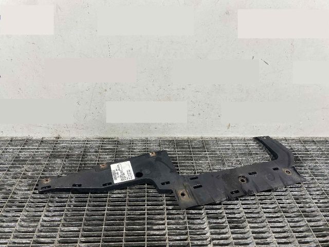 bontott BMW 3 E90 Hátsó középső Lökhárító Tartó (Műanyag)