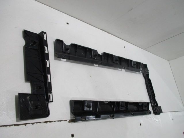 bontott BMW 3 E90 Hátsó középső Lökhárító Tartó (Műanyag)