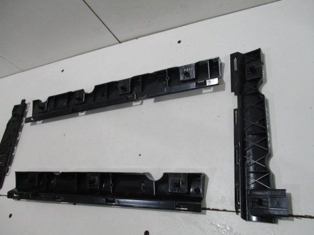 bontott BMW 3 E90 Hátsó középső Lökhárító Tartó (Műanyag)