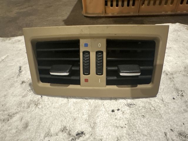 bontott BMW 3 E90 Hátsó középső Szellőző