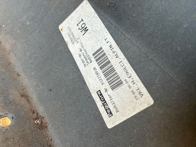 bontott BMW 3 E90 Hátsó Lökhárító (Részeivel)