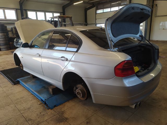 bontott BMW 3 E90 Hátsó Lökhárító (Üresen)