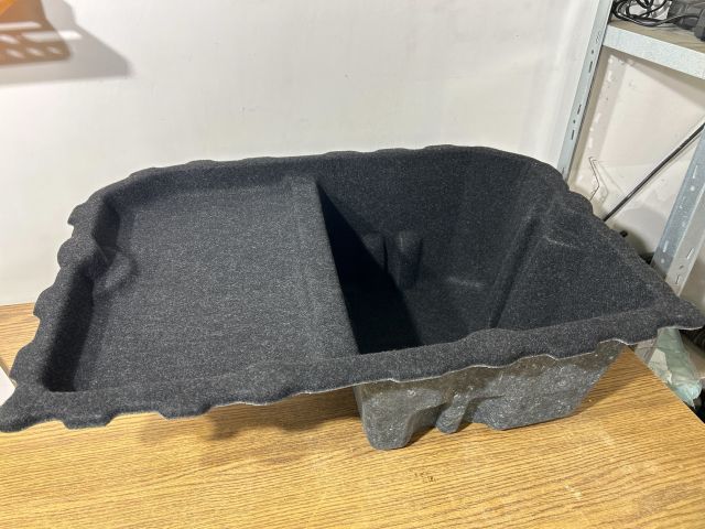 bontott BMW 3 E90 Hátsó Tároló Rekesz