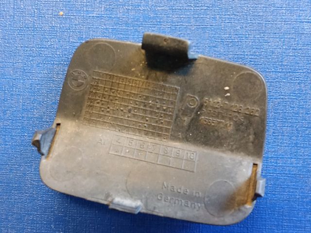 bontott BMW 3 E90 Hátsó Vonószem Burkolat