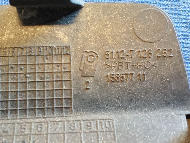 bontott BMW 3 E90 Hátsó Vonószem Burkolat