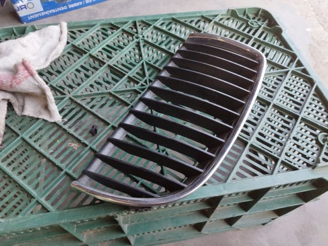 bontott BMW 3 E90 Hűtőrács