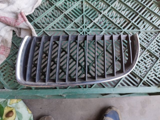 bontott BMW 3 E90 Hűtőrács