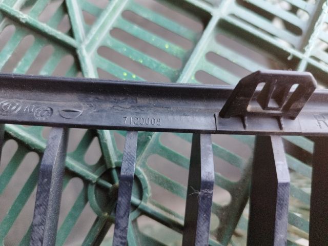 bontott BMW 3 E90 Hűtőrács