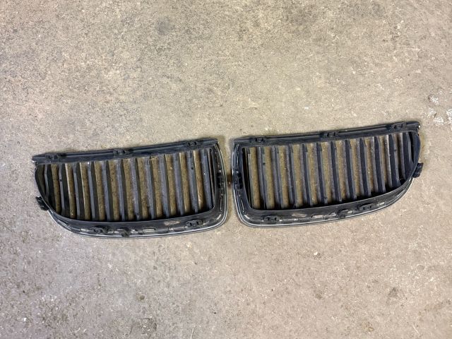 bontott BMW 3 E90 Hűtőrács