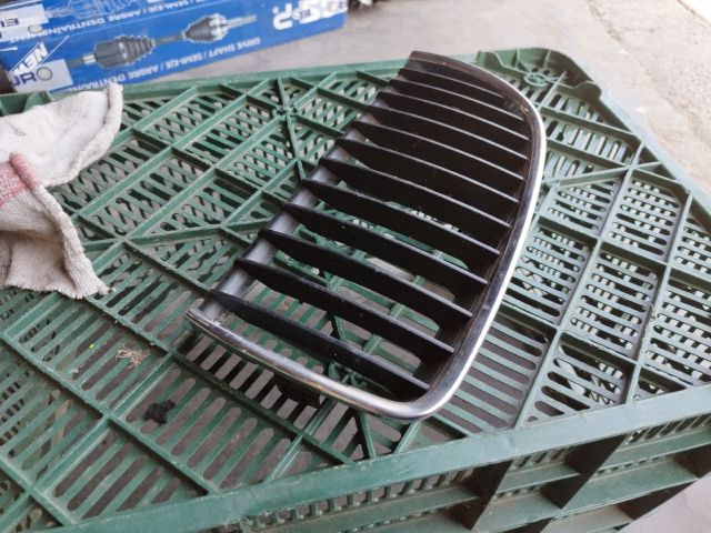 bontott BMW 3 E90 Hűtőrács