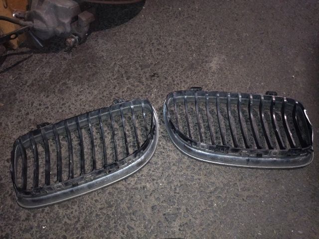 bontott BMW 3 E90 Hűtőrács