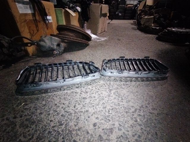 bontott BMW 3 E90 Hűtőrács