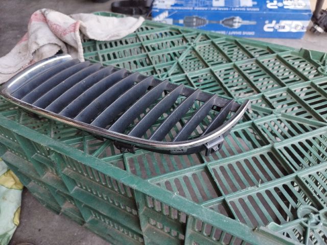 bontott BMW 3 E90 Hűtőrács