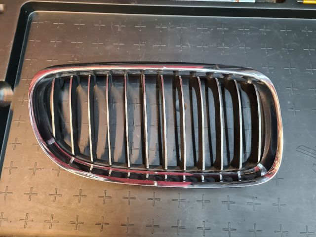 bontott BMW 3 E90 Hűtőrács