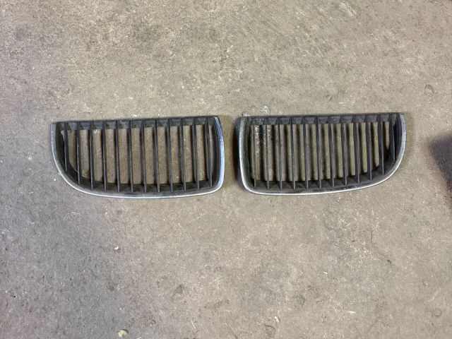 bontott BMW 3 E90 Hűtőrács