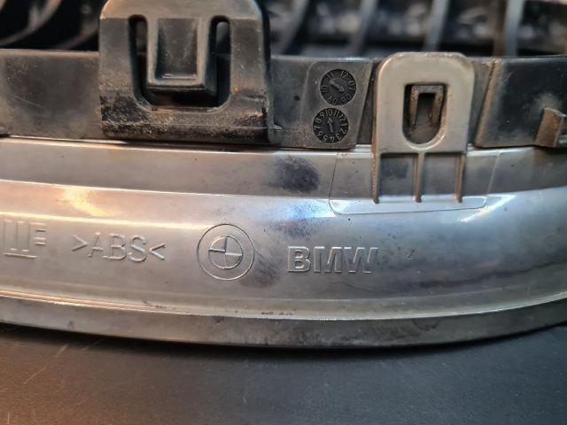 bontott BMW 3 E90 Hűtőrács