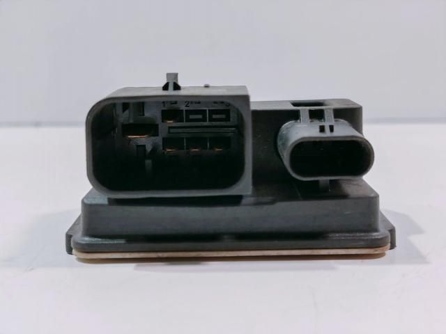 bontott BMW 3 E90 Izzító Relé