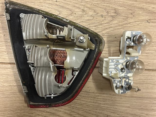 bontott BMW 3 E90 Jobb Belső Hátsó Lámpa