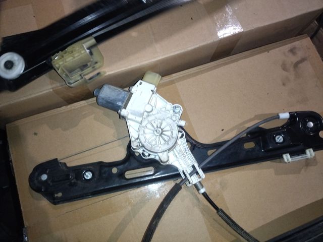 bontott BMW 3 E90 Jobb első Ablakemelő Szerkezet (Elektromos)