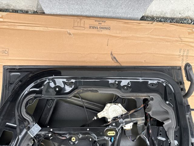 bontott BMW 3 E90 Jobb első Ajtó (Részeivel)