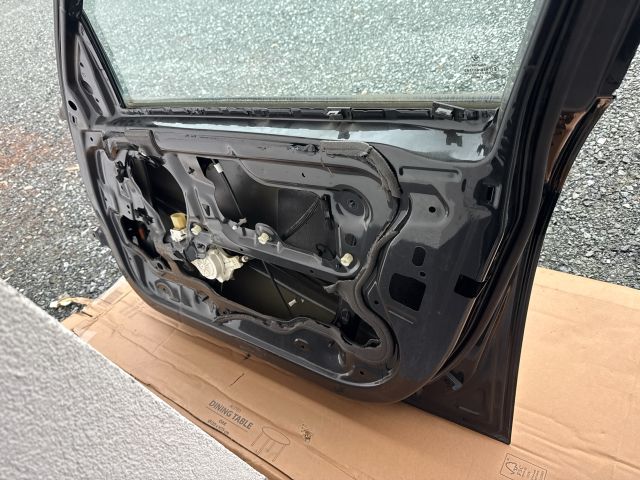 bontott BMW 3 E90 Jobb első Ajtó (Részeivel)