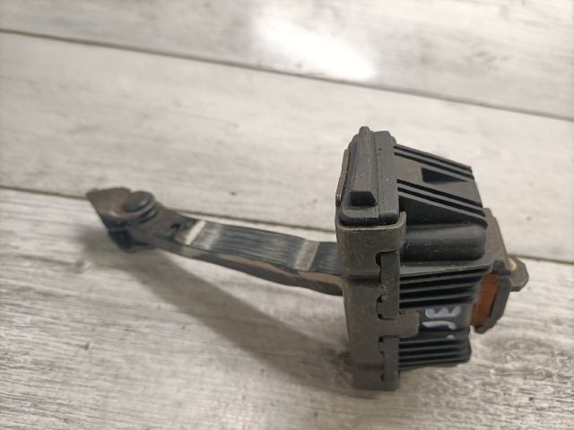 bontott BMW 3 E90 Jobb első Ajtóhatároló