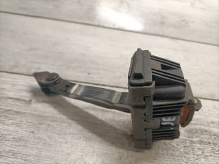 bontott BMW 3 E90 Jobb első Ajtóhatároló