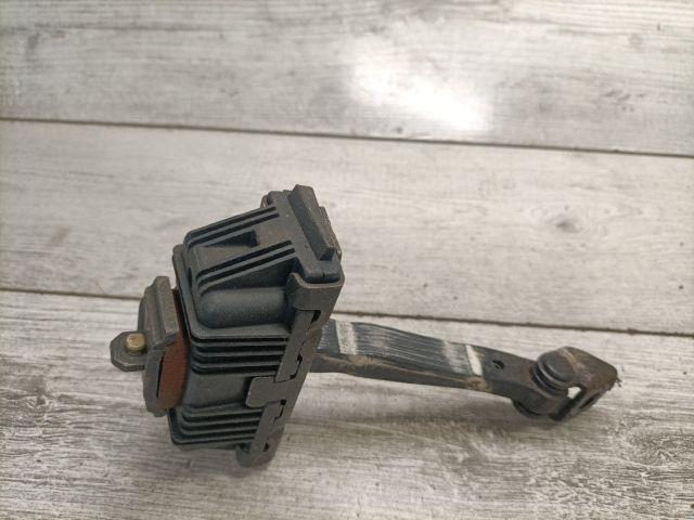 bontott BMW 3 E90 Jobb első Ajtóhatároló