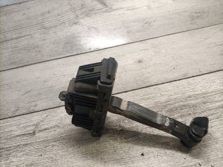 bontott BMW 3 E90 Jobb első Ajtóhatároló