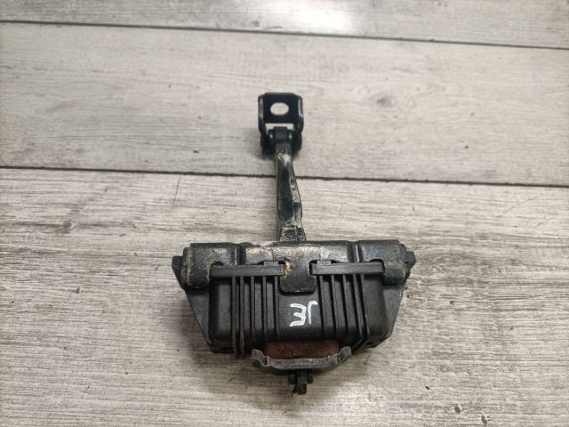 bontott BMW 3 E90 Jobb első Ajtóhatároló