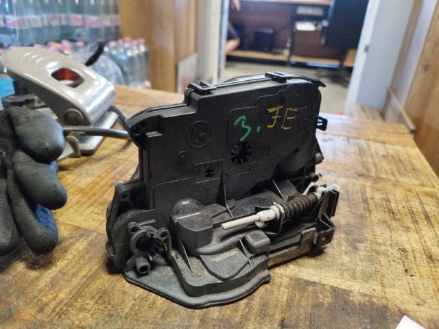 bontott BMW 3 E90 Jobb első Ajtózár