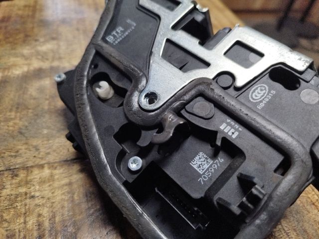 bontott BMW 3 E90 Jobb első Ajtózár