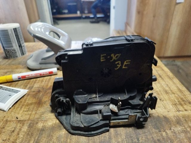 bontott BMW 3 E90 Jobb első Ajtózár