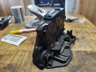 bontott BMW 3 E90 Jobb első Ajtózár