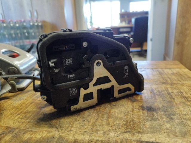 bontott BMW 3 E90 Jobb első Ajtózár