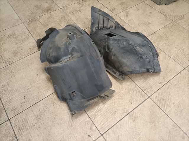 bontott BMW 3 E90 Jobb első Dobbetét (Kerékjárati, Műanyag)