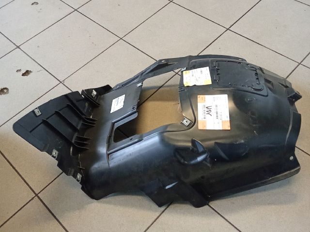 bontott BMW 3 E90 Jobb első Dobbetét (Kerékjárati, Műanyag)