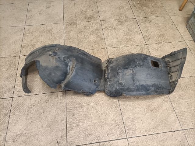 bontott BMW 3 E90 Jobb első Dobbetét (Kerékjárati, Műanyag)