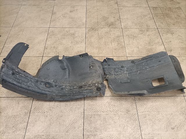 bontott BMW 3 E90 Jobb első Dobbetét (Kerékjárati, Műanyag)