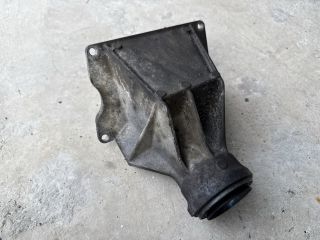 bontott BMW 3 E90 Jobb első Féltengely Tartó