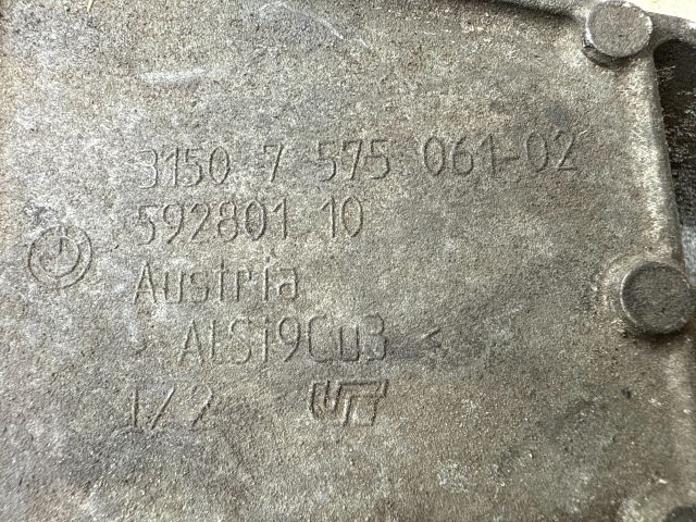 bontott BMW 3 E90 Jobb első Féltengely Tartó