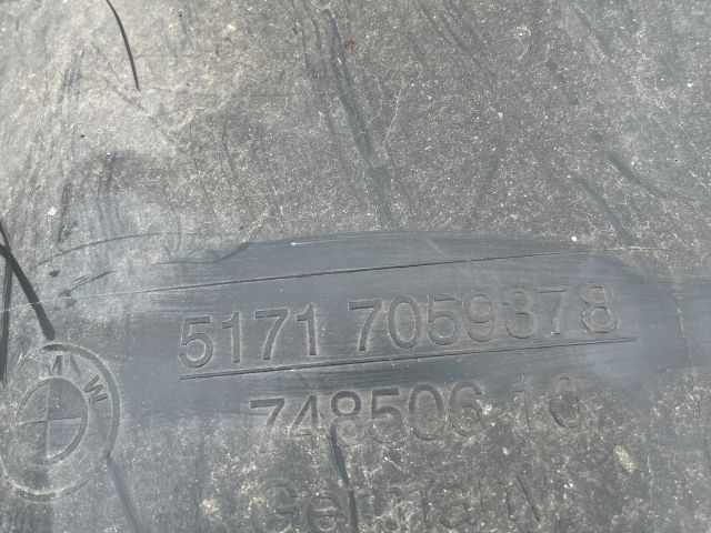 bontott BMW 3 E90 Jobb első Hátsó Dobbetét (Kerékjárati, Műanyag)