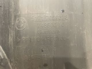 bontott BMW 3 E90 Jobb első Hátsó Dobbetét (Kerékjárati, Műanyag)